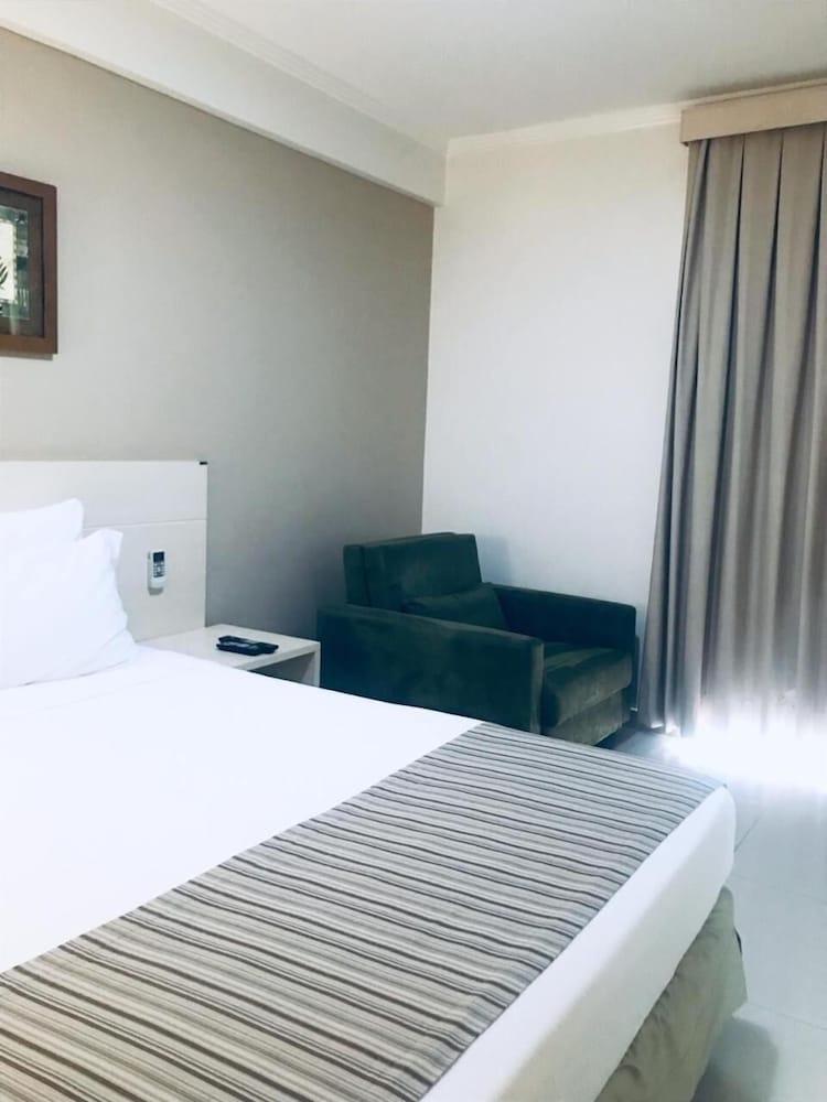 Oitis Hotel Goiânia Exteriör bild